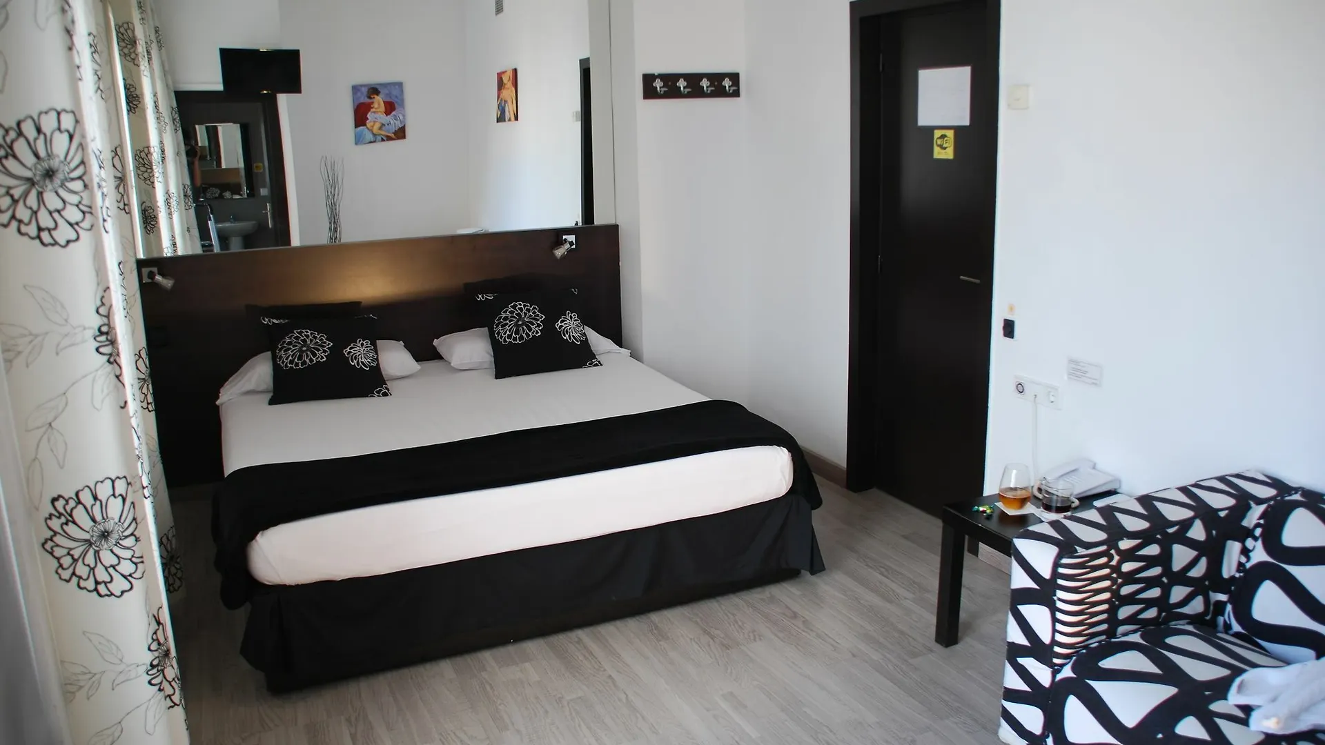 Hotel Casita Amarilla Barcelona Spain